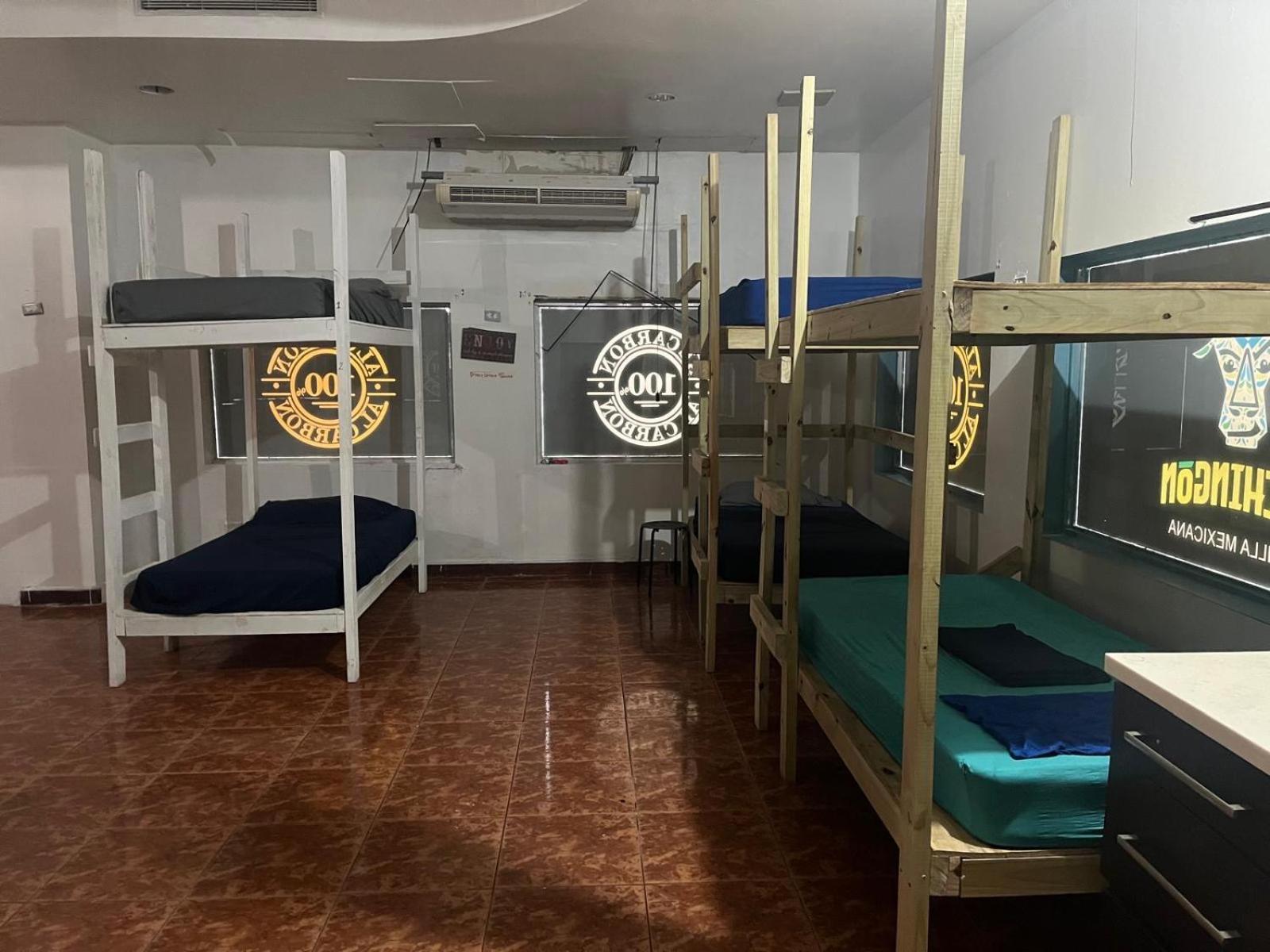 Beach Dorms San Juan Bagian luar foto
