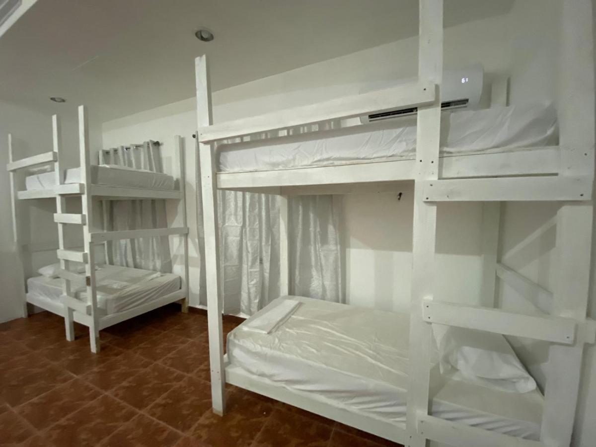 Beach Dorms San Juan Bagian luar foto