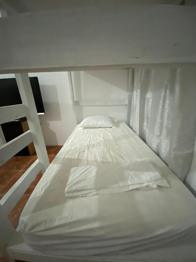 Beach Dorms San Juan Bagian luar foto